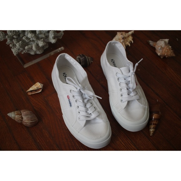 kicks white shoes price